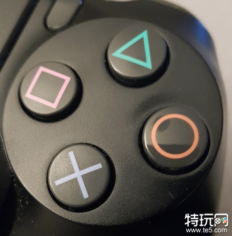 玩家展示玩《艾尔登法环》一年后PS4手柄：被磨得很光