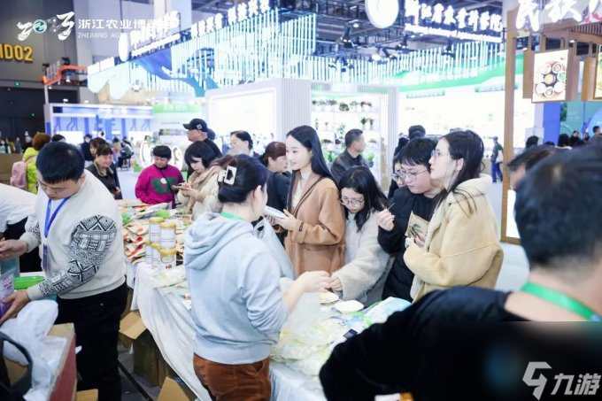 拖着露营车来农博会扫货，这届年轻人太会了！