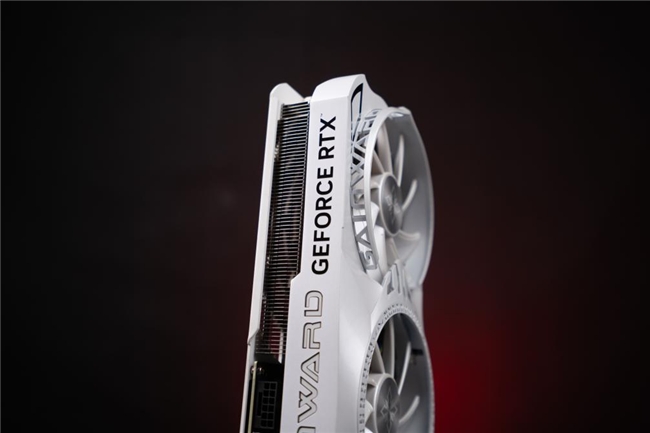 AI性能持续释放！耕升 GeForce RTX 4070 SUPER 星极皓月 OC 评测解禁