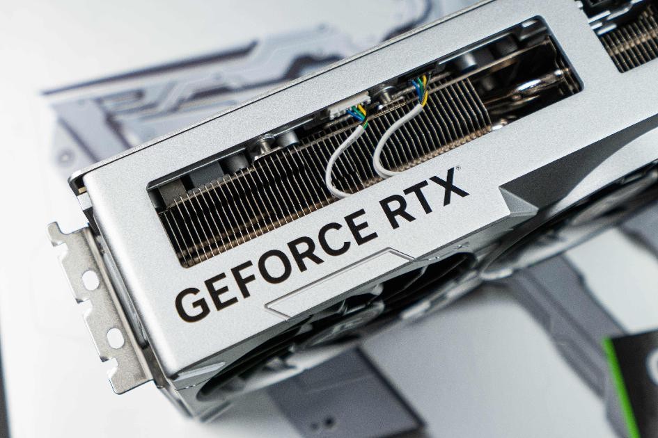 性能超凡入圣，影驰 GeForce RTX 4080 SUPER 金属大师评测