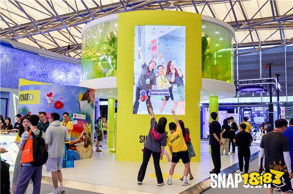 Snapchat 携“巨型 AR 魔镜” 空降 ChinaJoy， 成 B2B 展馆最热展台之一